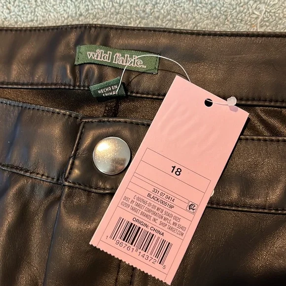 Women’s pleather pants. 1935 - Picture 3 of 4